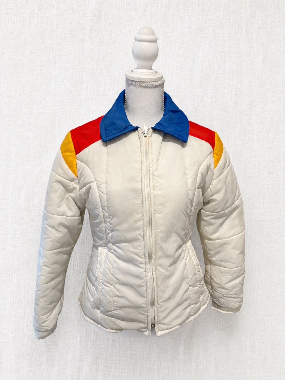 Women’s Vintage 90s White Puffer Jacket with Colorblock Shoulders